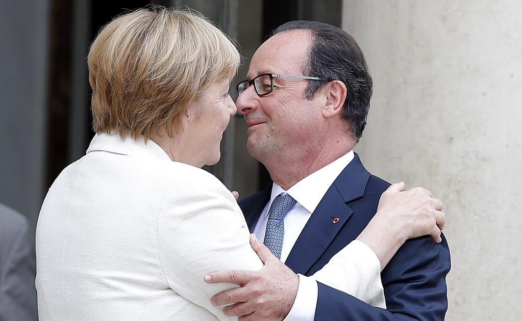 Hollande y Merkel reconocen “crisis existencial” en Europa