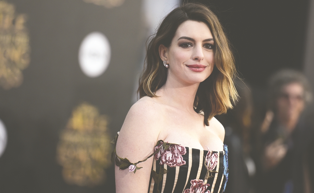 Anne Hathaway negocia protagonizar película de "Plaza Sésamo"
