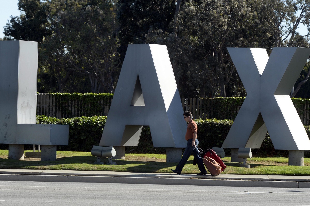 Pasajeros ya no podrán tomar taxis afuera del Aeropuerto de Los Ángeles