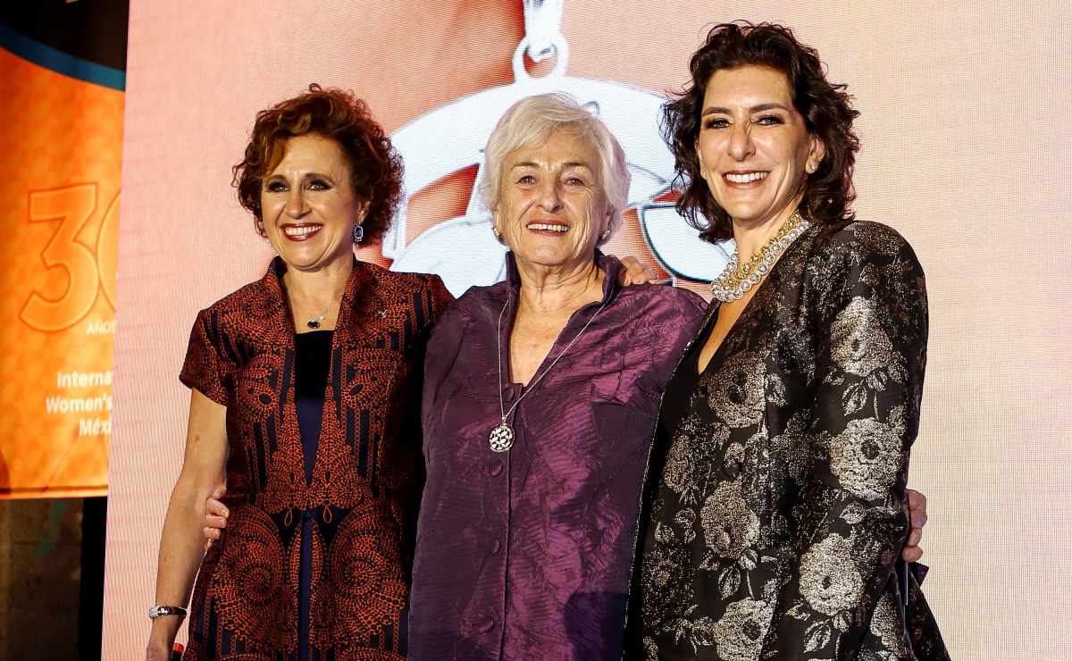 Luz Lajous recibe presea del International Women's Forum México