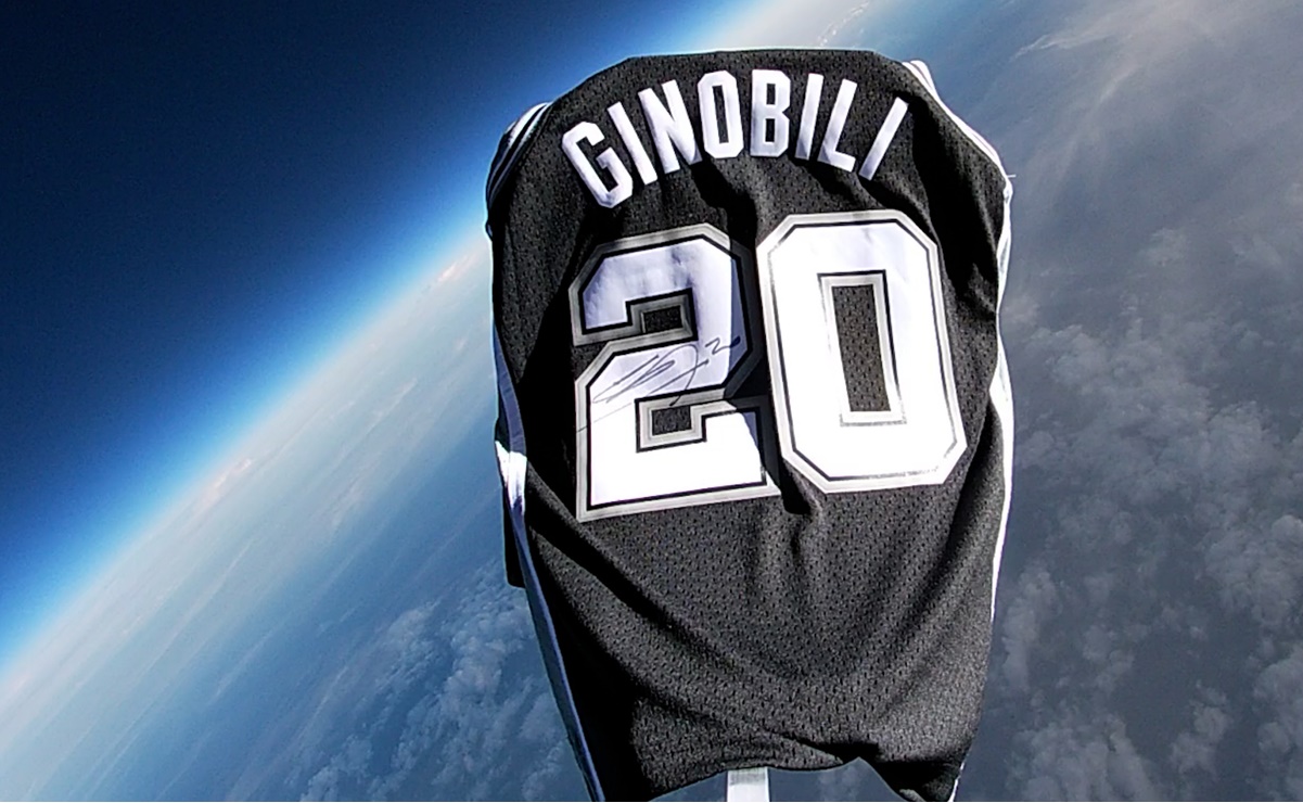 La NBA envía un jersey al espacio para homenajear a una leyenda 