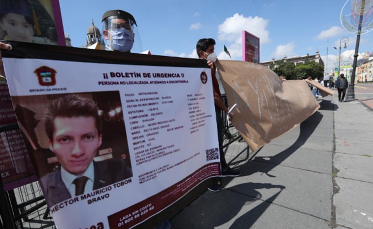 Familiares de joven desaparecido piden ayuda frente a Palacio de Gobierno del Edomex