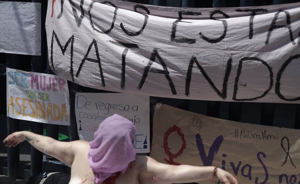 Tras marcha por Mara, mujeres acorralan a presunto abusador en plaza
