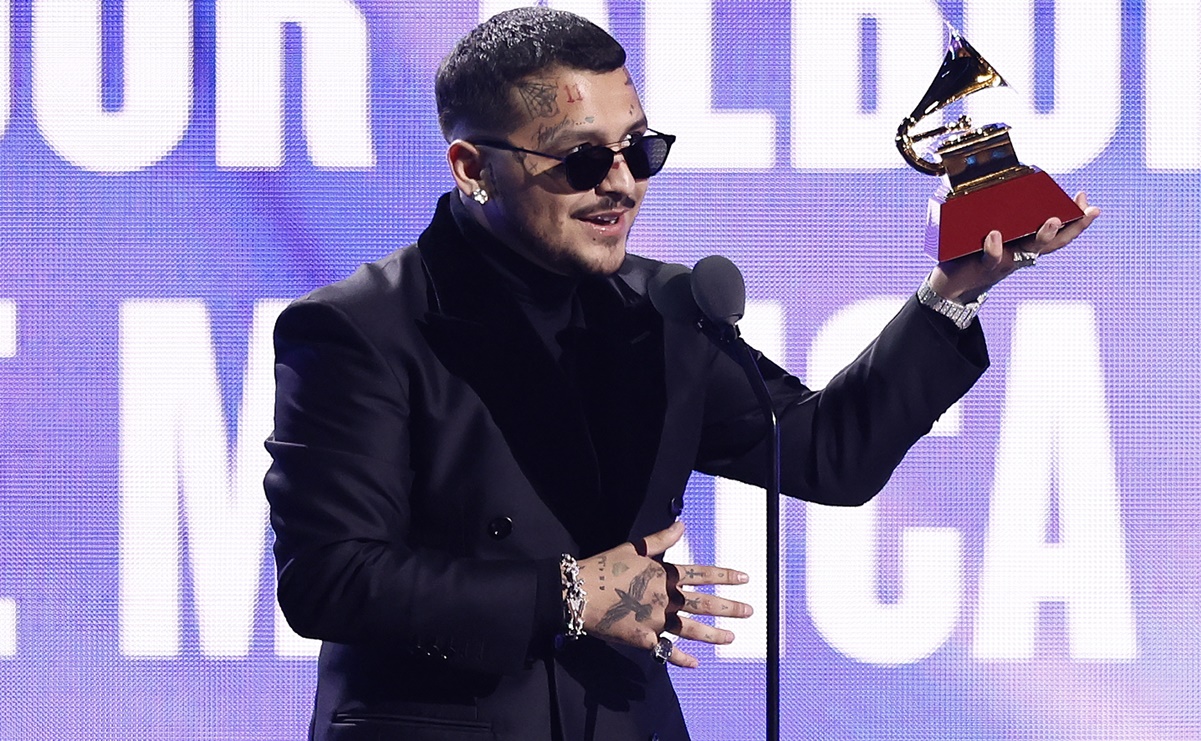 Nodal dedica su Grammy a Cazzu: “Gracias por reiniciarme la vida”