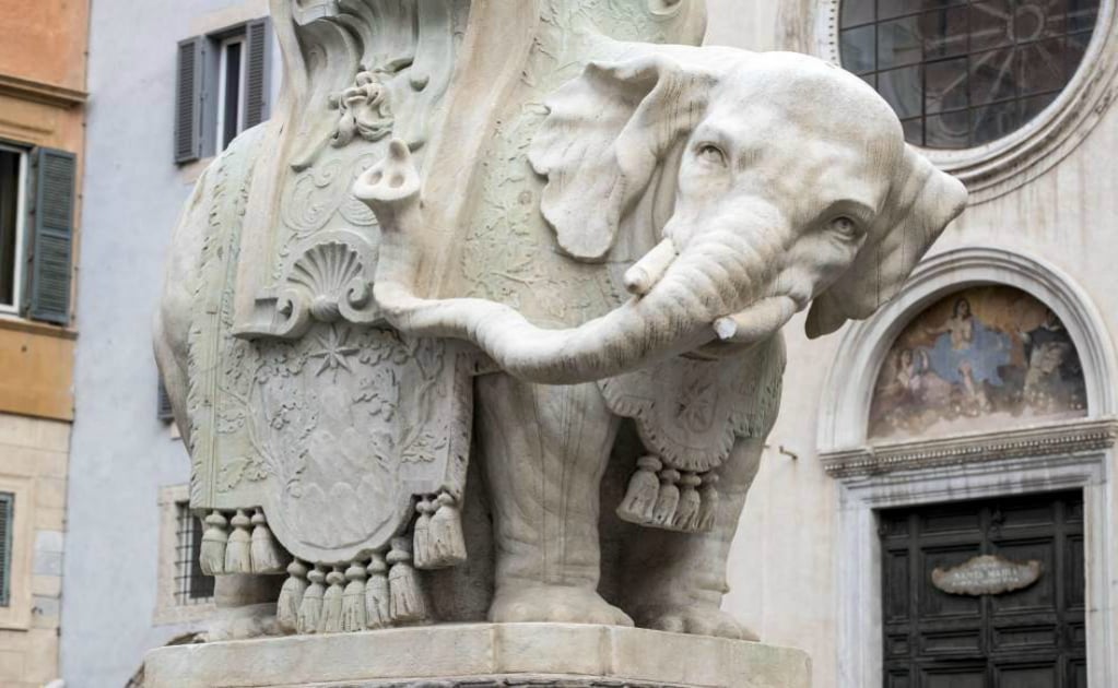 Arrancan un colmillo de la estatua del Elefante de Bernini en Roma