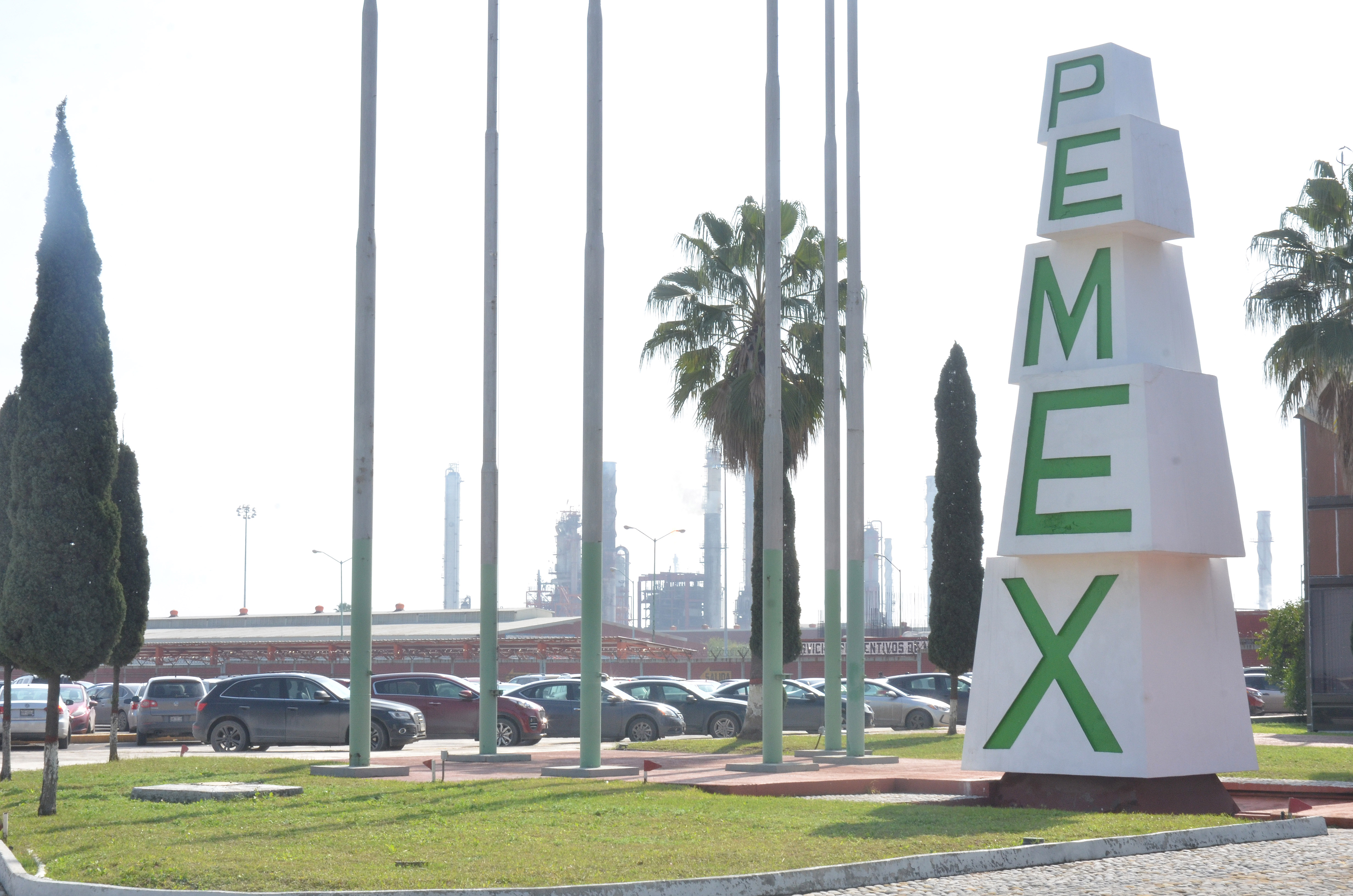 Despedidos de Pemex, se dicen engañados y abandonados por el sindicato