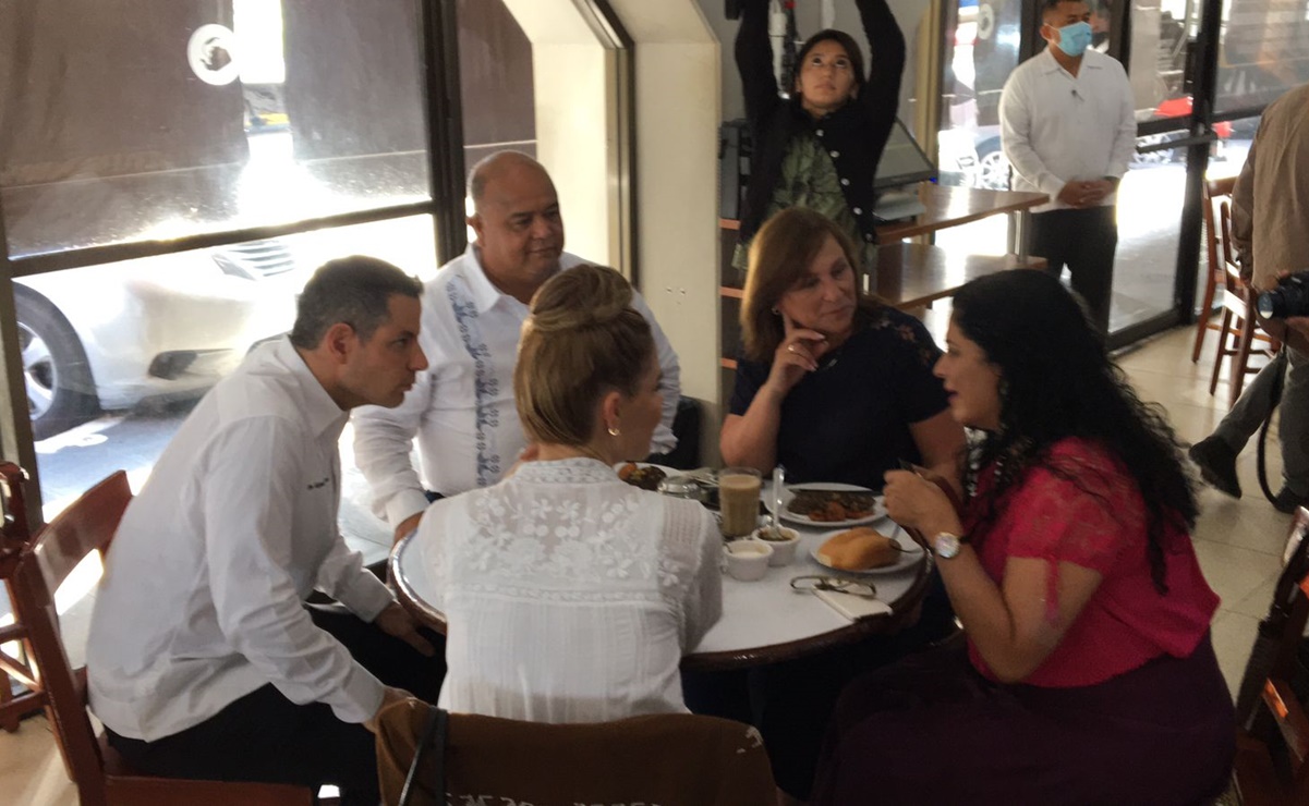 Se reúne Rocío Nahle con el gobernador de Oaxaca en el tradicional café de La Parroquia
