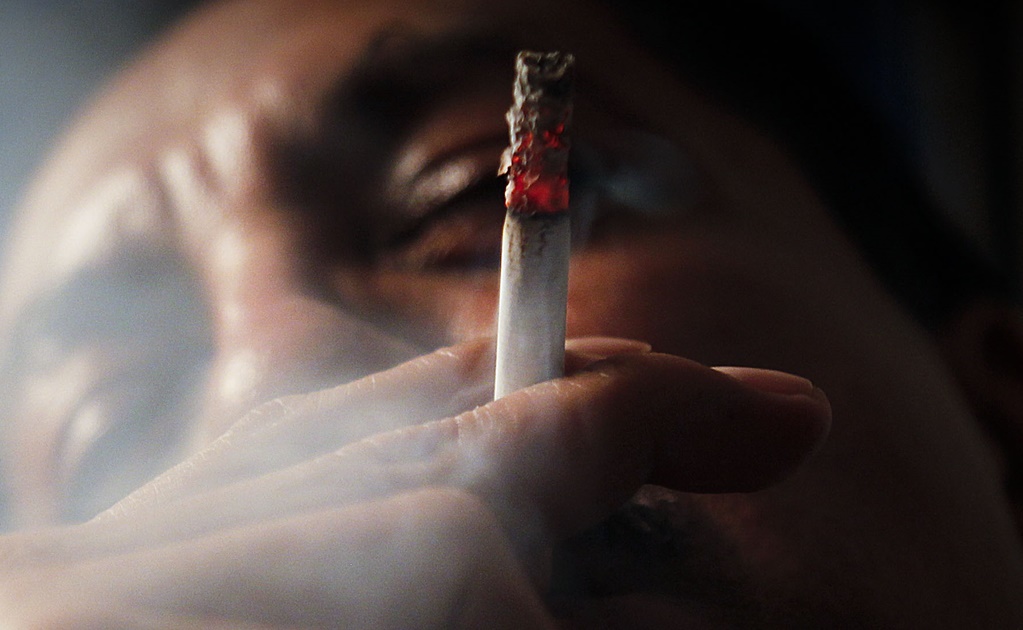 Francia prohíbe cajetillas de cigarros con logotipos de marcas