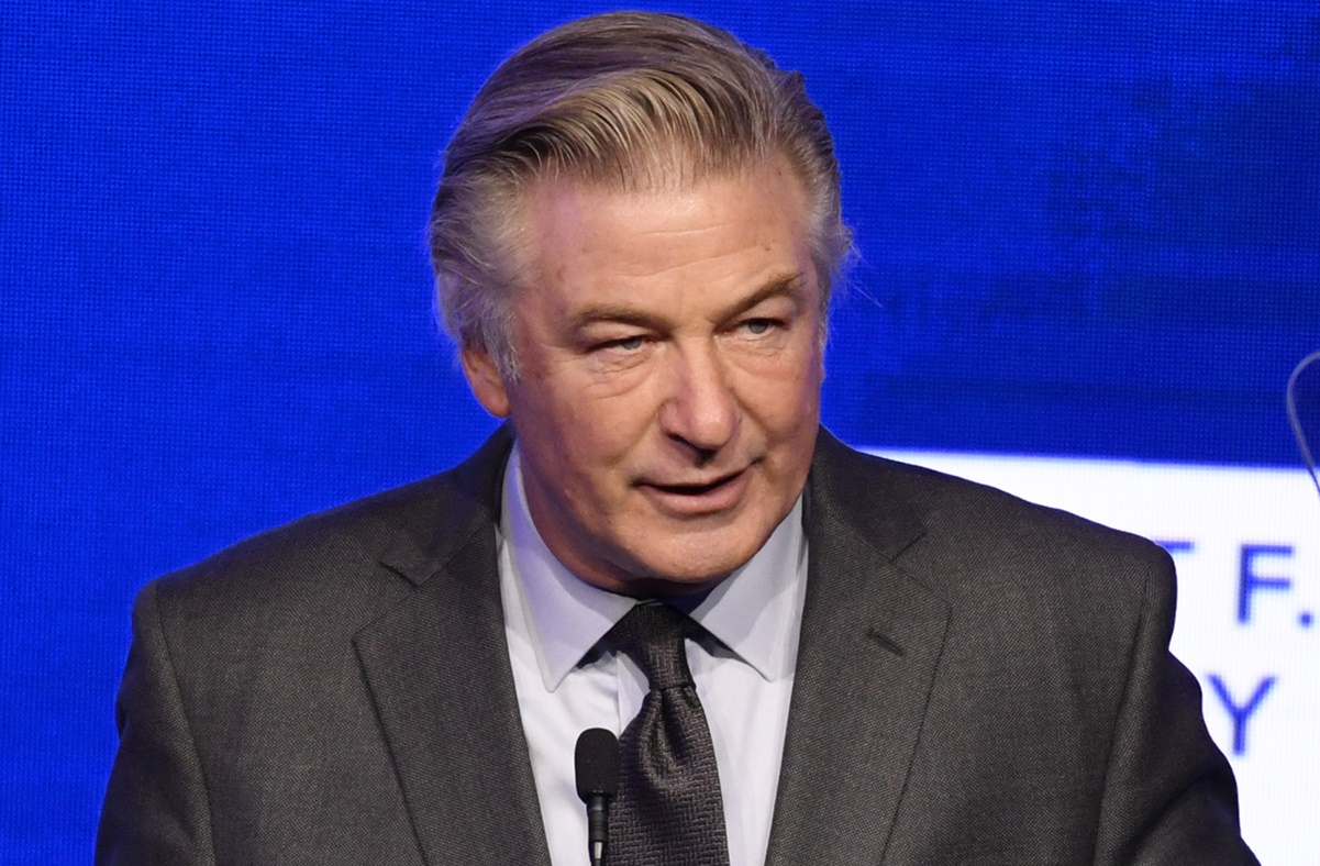 Alec Baldwin pierde el control en una manifestación propalestina y es protegido por la policía