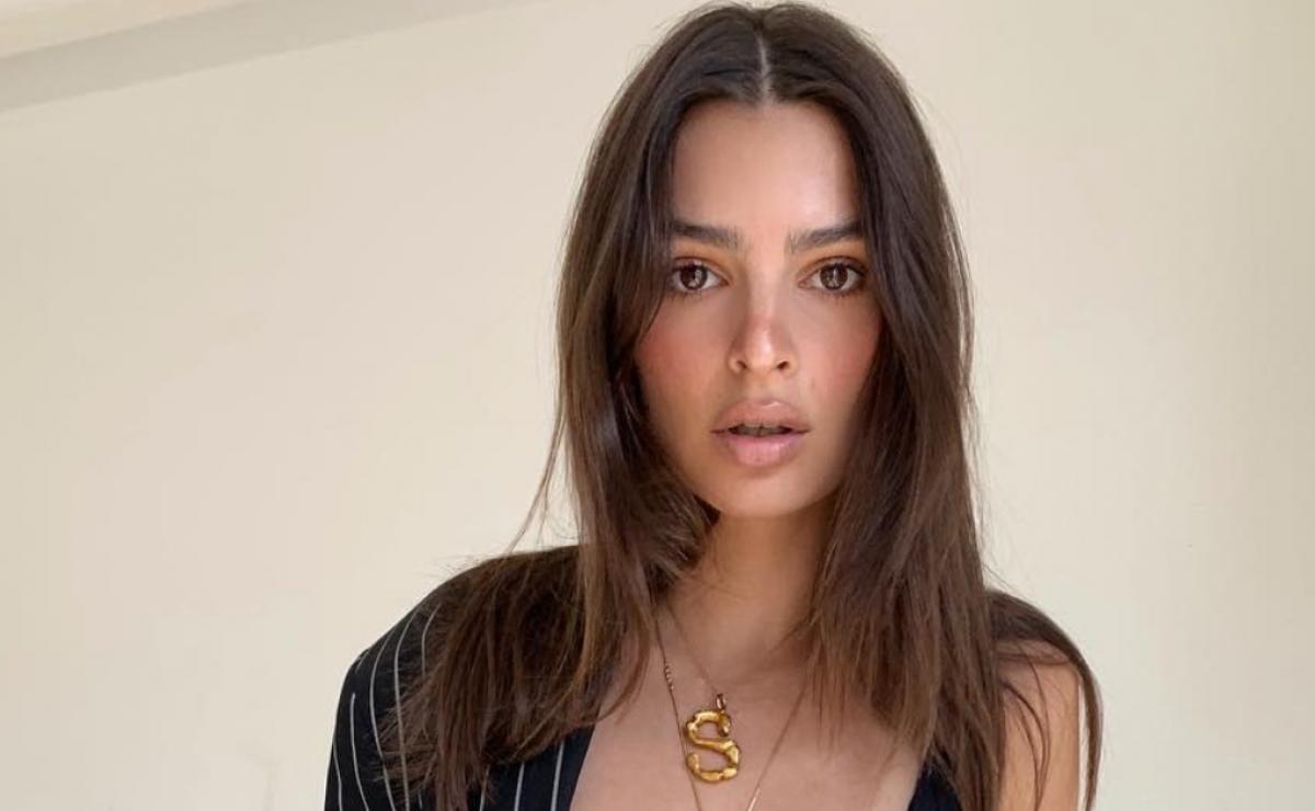 Emily Ratajkowski y su look 'flaming hot' con mini vestido de cuero