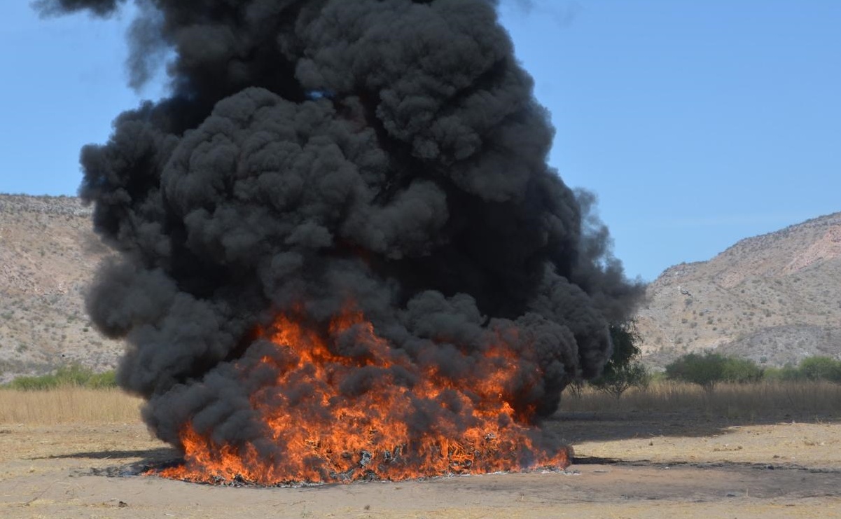 Incineran 3 toneladas de cocaína asegurada en sumergible al sur de Los Cabos, BCS