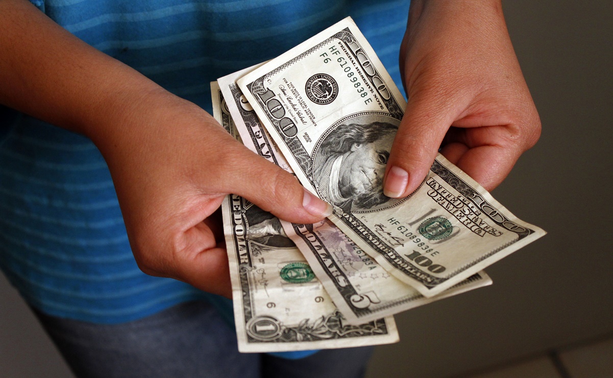 Peso mexicano tiene su peor día frente al dólar en casi dos meses