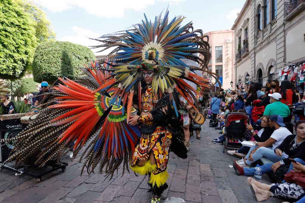 Tras dos años, concheros vuelven a calles de Querétaro 