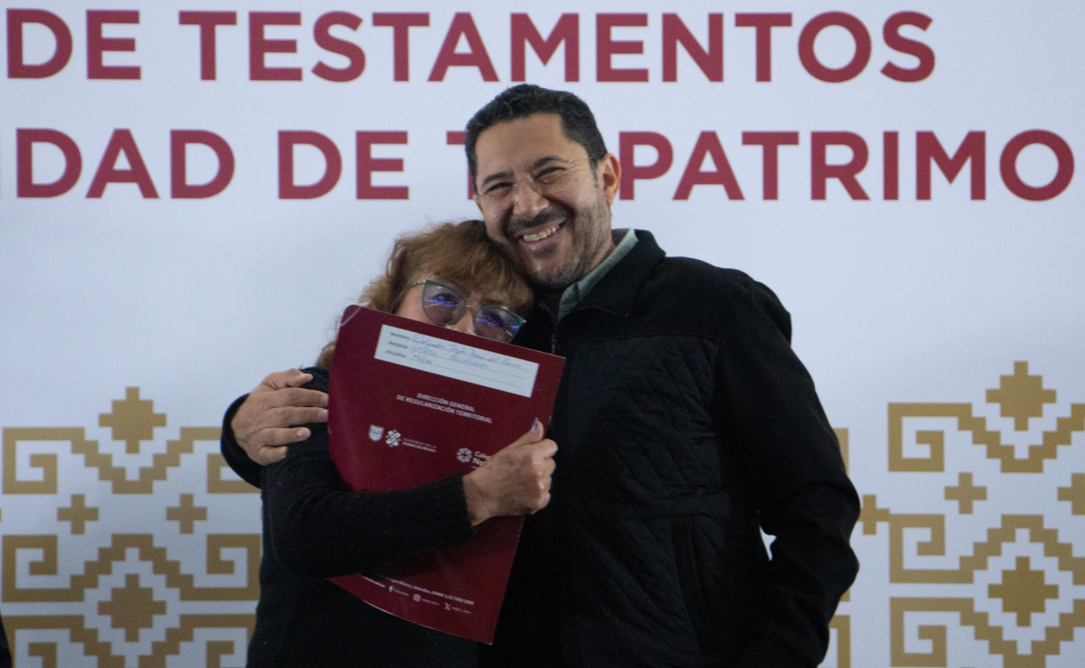 Martí Batres entrega 3 mil 500 testamentos gratuitos a ciudadanos de las 16 alcaldías