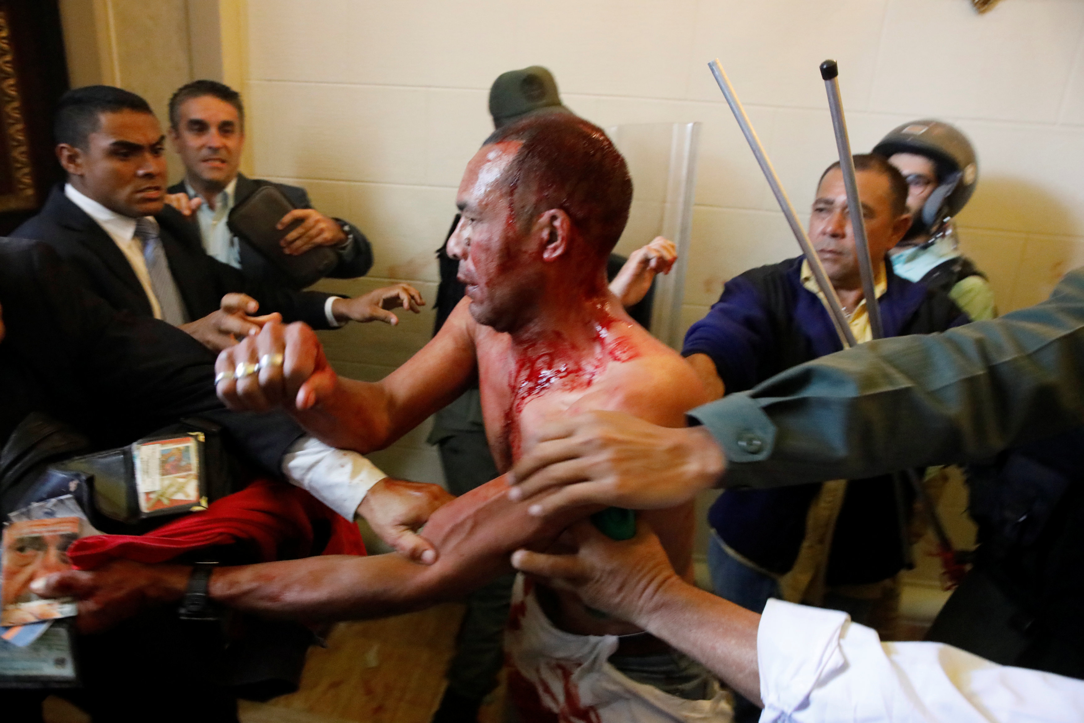 Galería. Las imágenes del violento asalto al Parlamento de Venezuela