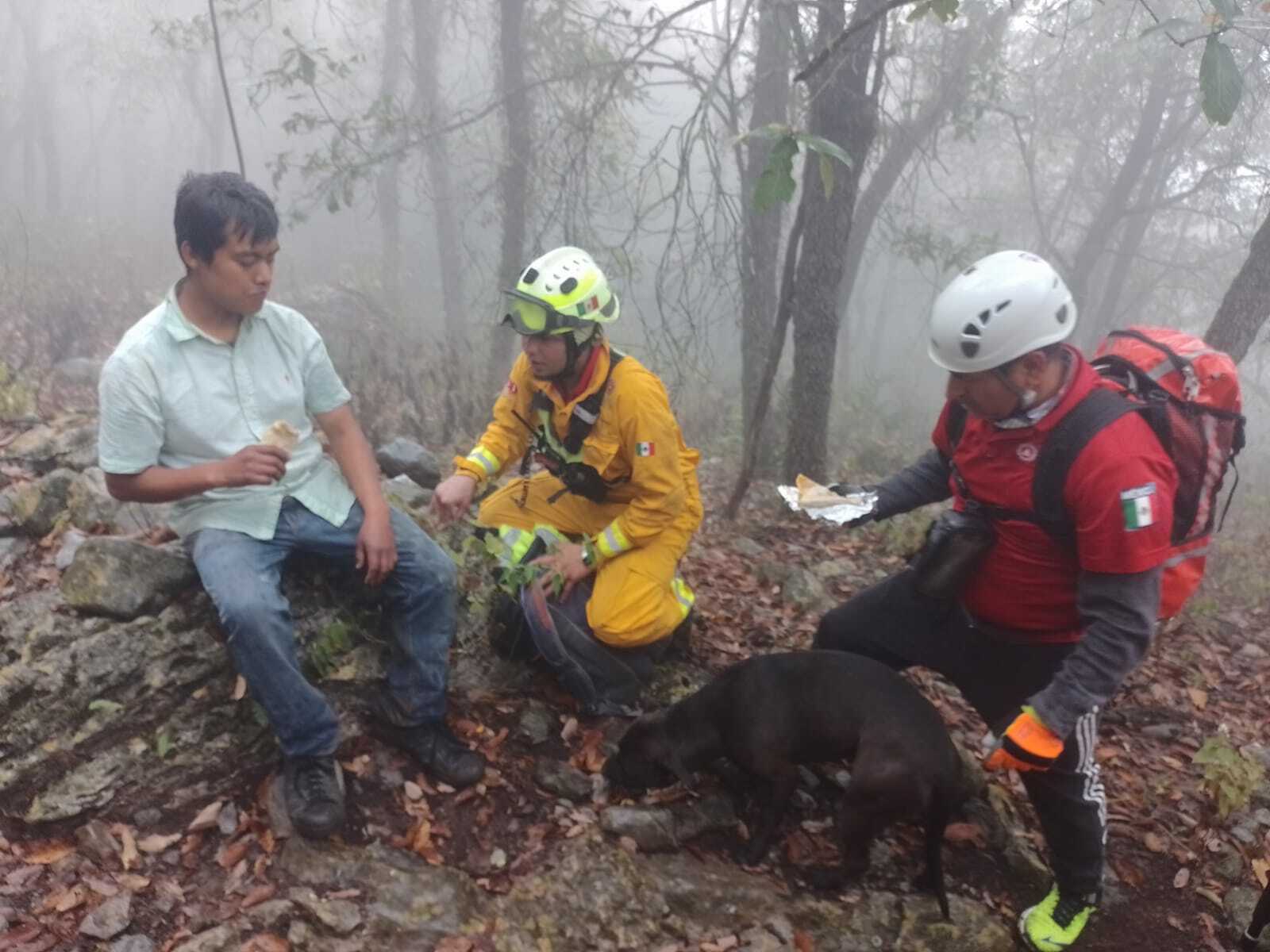 Rescatan a joven extraviado en sierra de Nuevo León