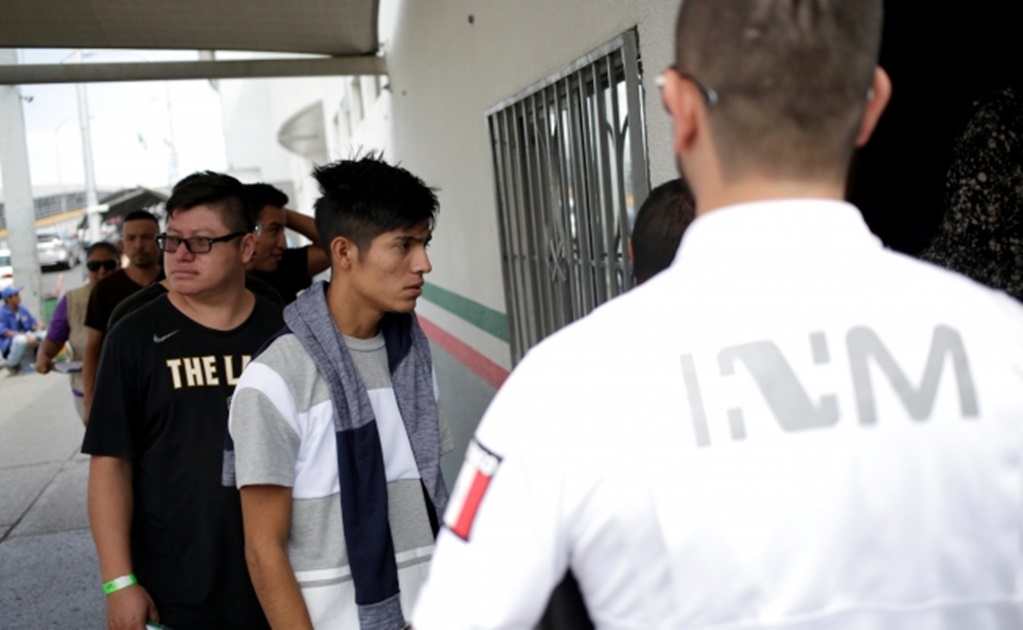 Aseguran a 18 migrantes cubanos al sur de Veracruz