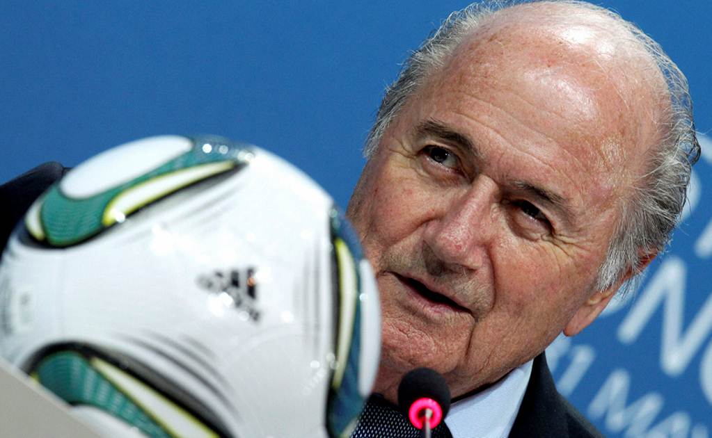 Blatter puso su cargo a disposición tras presiones 