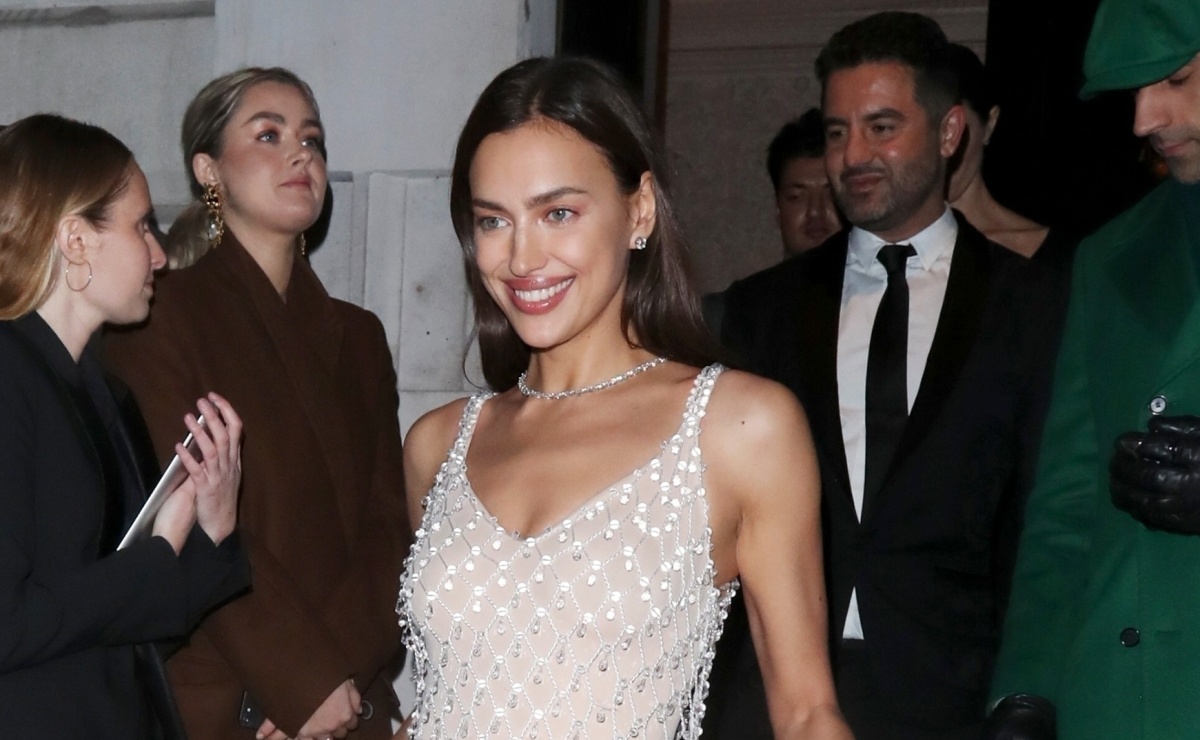 Irina Shayk deslumbra con diminuto bikini en playas de México