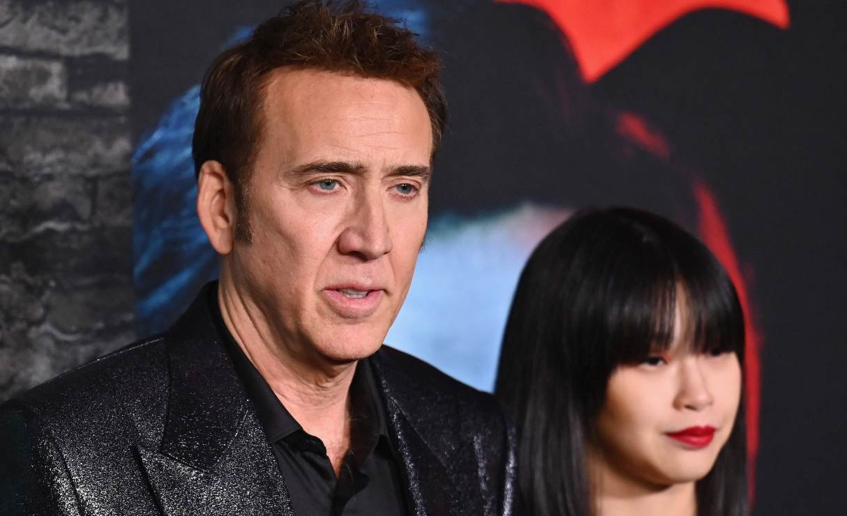 Nicolas Cage reaparece con pantalones de cebra y junto a su esposa, Riko Shibata, de 27 años