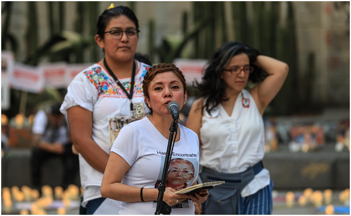 Colocan fotografías de víctimas de desaparición forzada en memorial de Cuernavaca