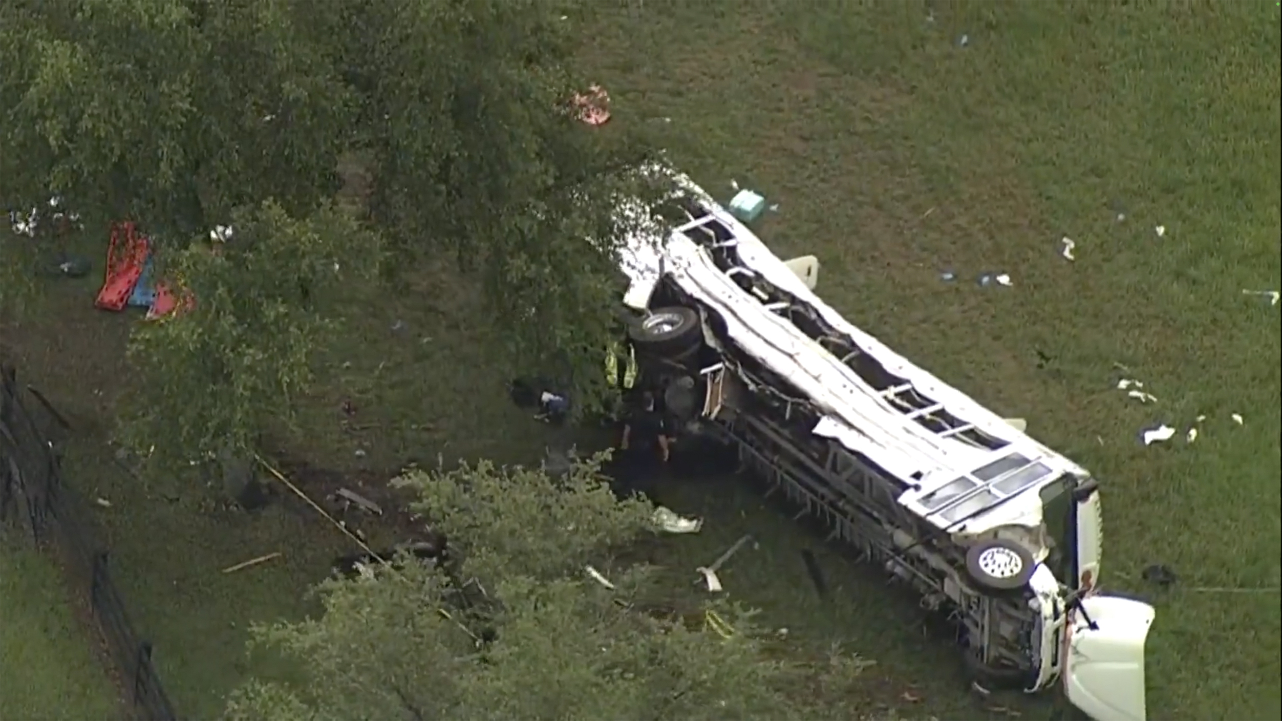 Accidente mortal en Florida: Ocho muertos y 40 heridos tras vuelco de autobús de trabajadores agrícolas