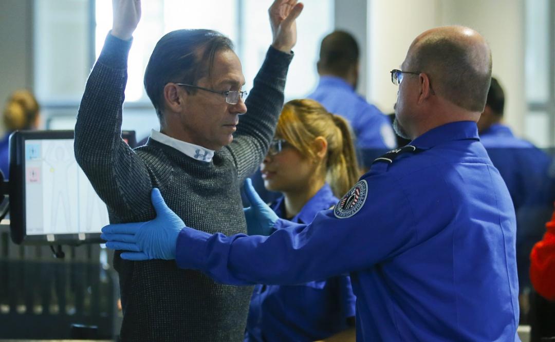 TSA busca personal para trabajar en Aeropuerto de Filadelfia (aquí el sueldo)