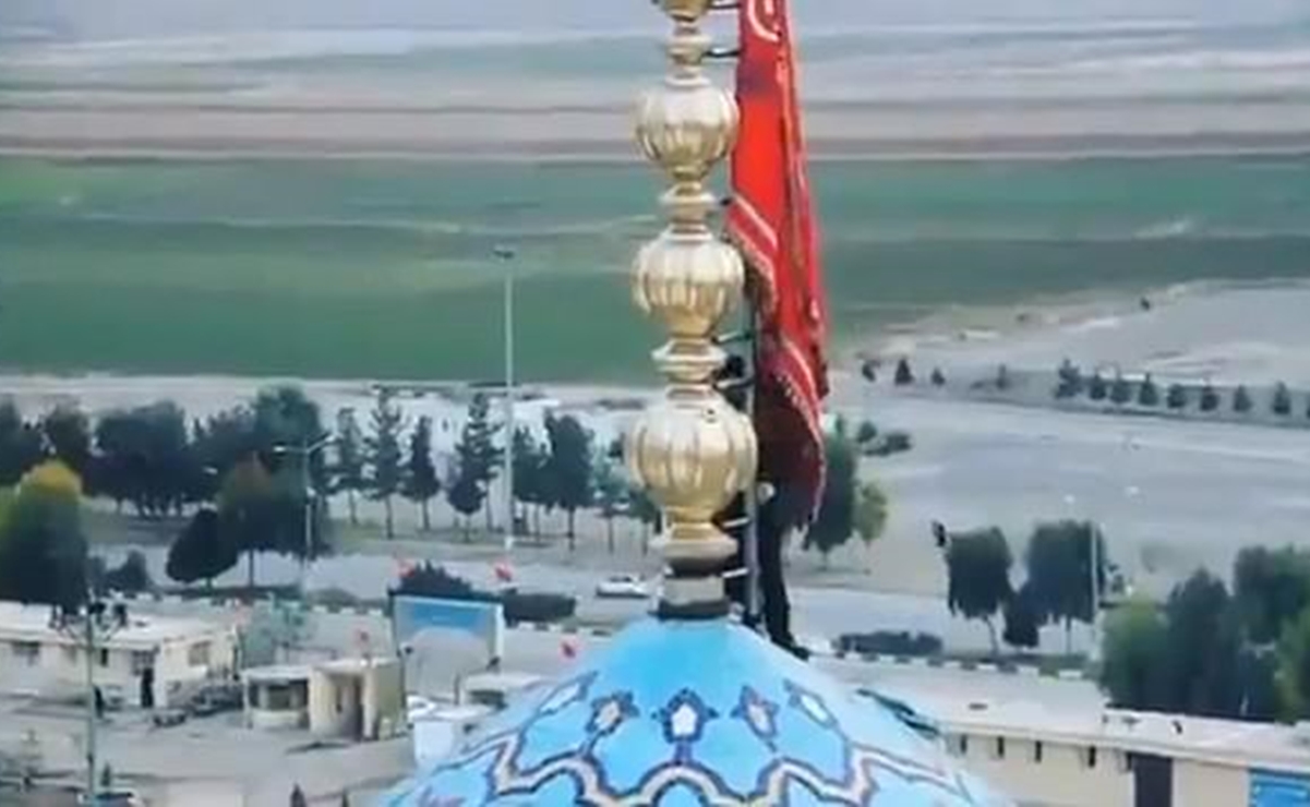 Irán ondea bandera roja como "símbolo de venganza" en mezquita en Jamkaran