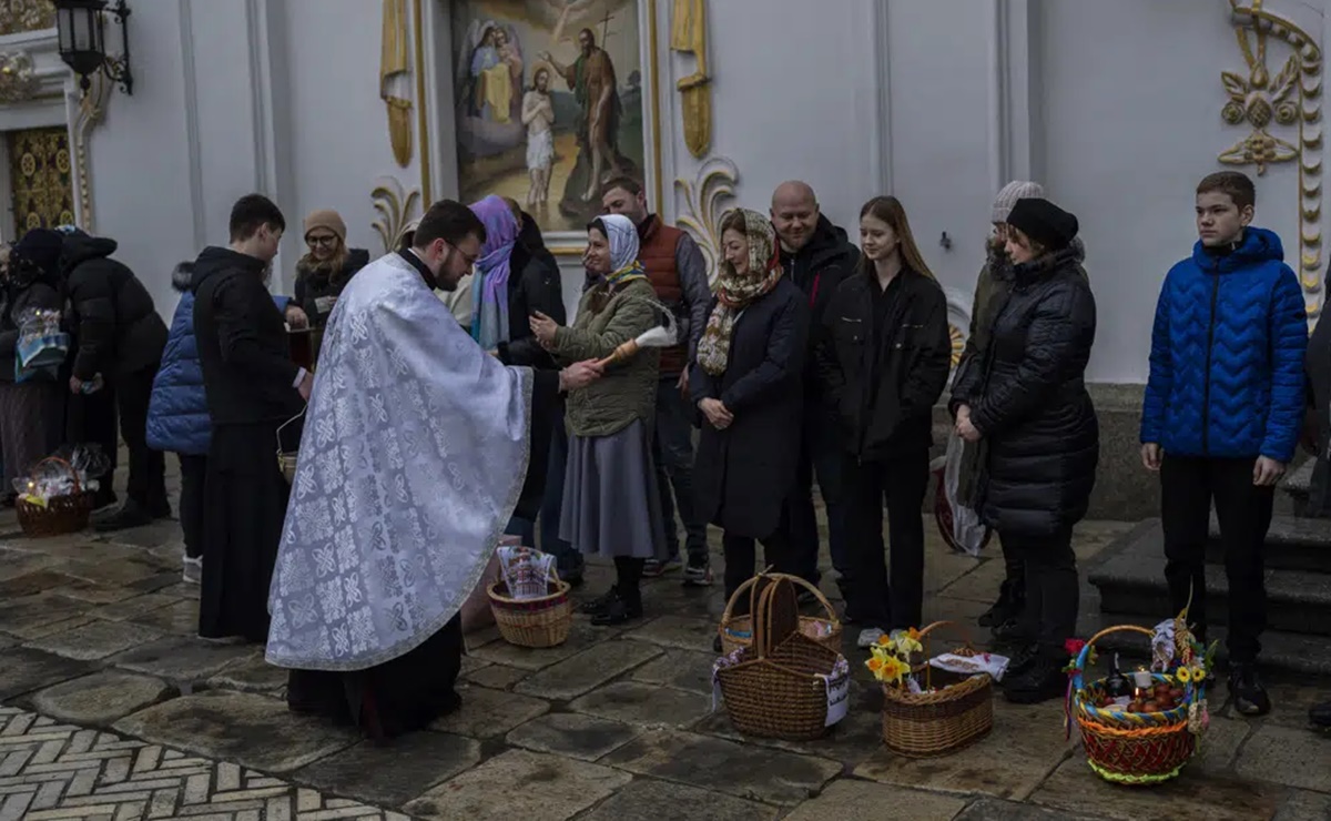 Rusia y Ucrania intercambian más de 100 prisioneros en Domingo de Pascua 