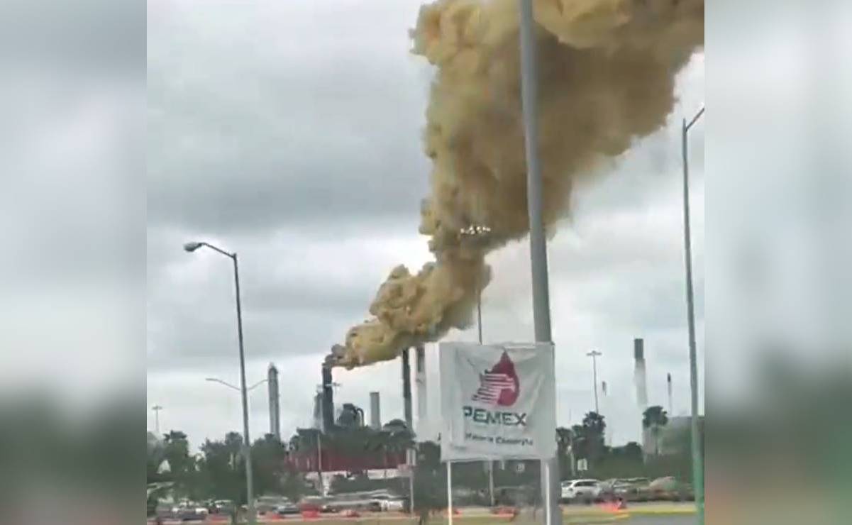 Así captaron la contaminación en refinería de Cadereyta, Nuevo León, este domingo