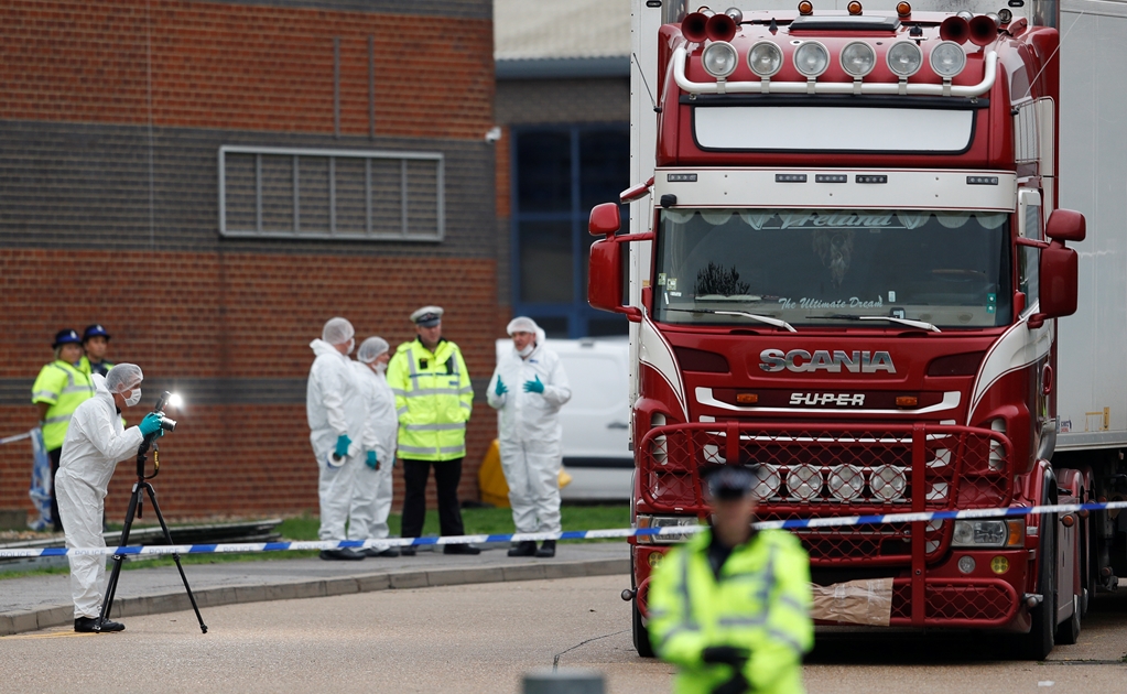 Acusan de 39 cargos de homicidio a chofer de tráiler de la muerte en Reino Unido 