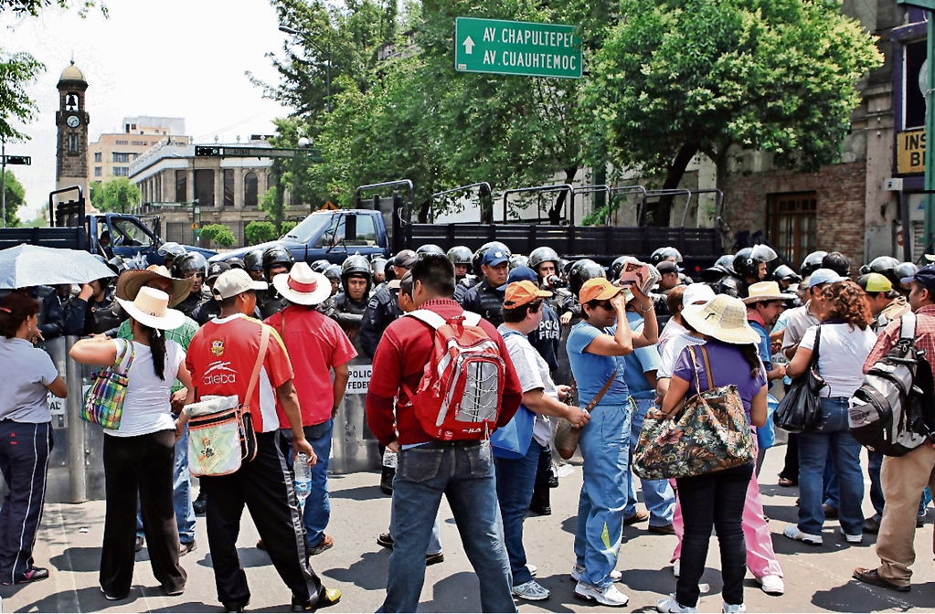 Comerciantes exigen la liberación de Bucareli y vialidades aledañas