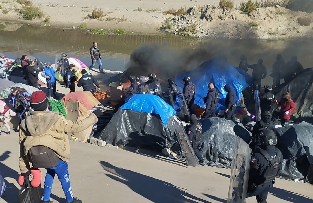 Autoridades intentan desalojar campamento de migrantes venezolanos del Río Bravo