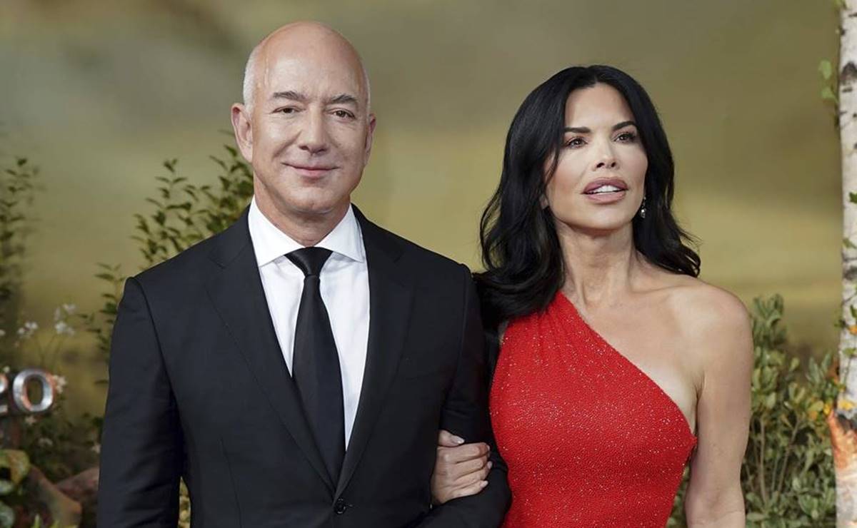 Novia de Jeff Bezos impacta con braless en vestido de latex en cumple de Kim Kardashian