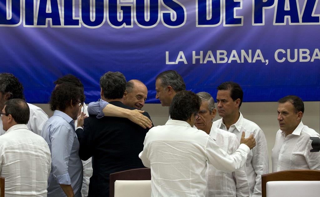 El mundo reacciona a tratado de paz entre Colombia y FARC 