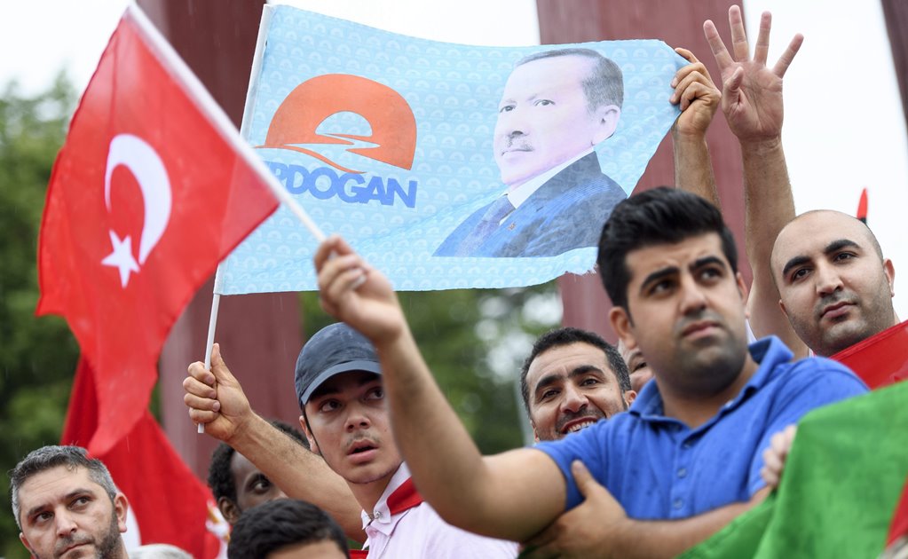 Oposición turca se reunirá hoy en marcha antigolpista