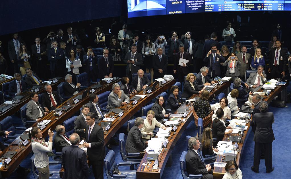 Senado brasileño, a favor de enjuiciar a Rousseff 