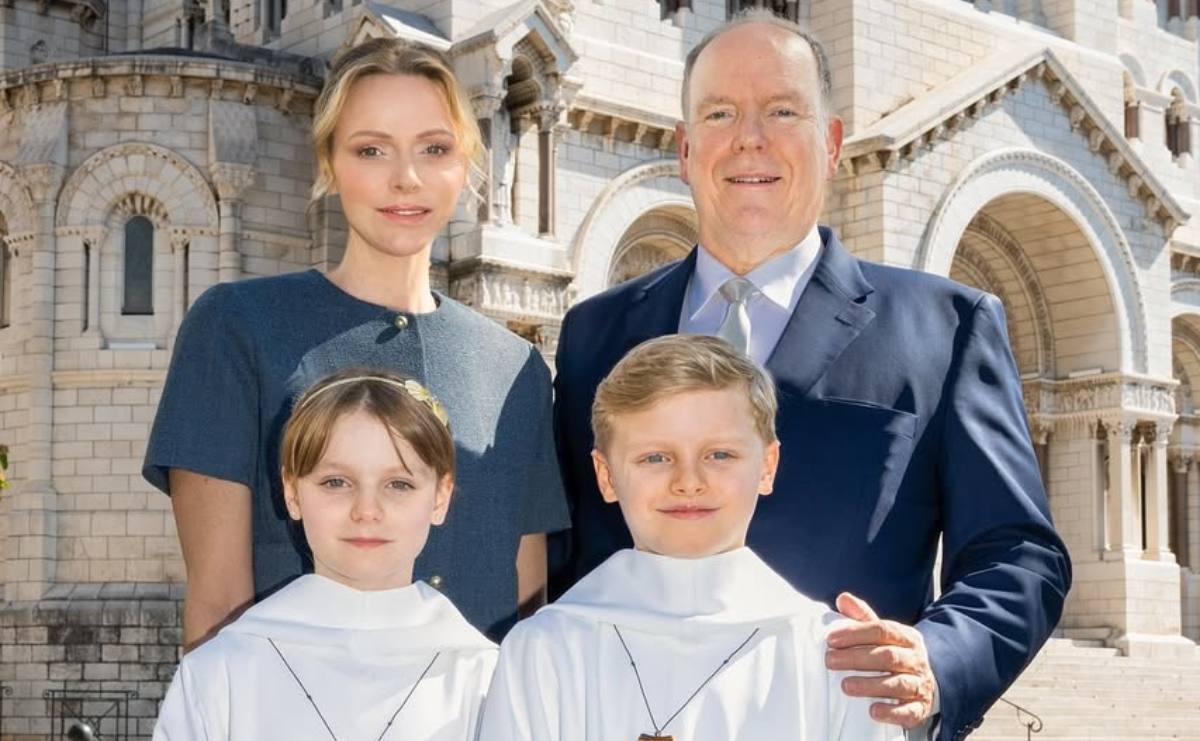 Jacques y Gabriella, hijos de Alberto y Charlene de Mónaco, celebran su primera comunión 