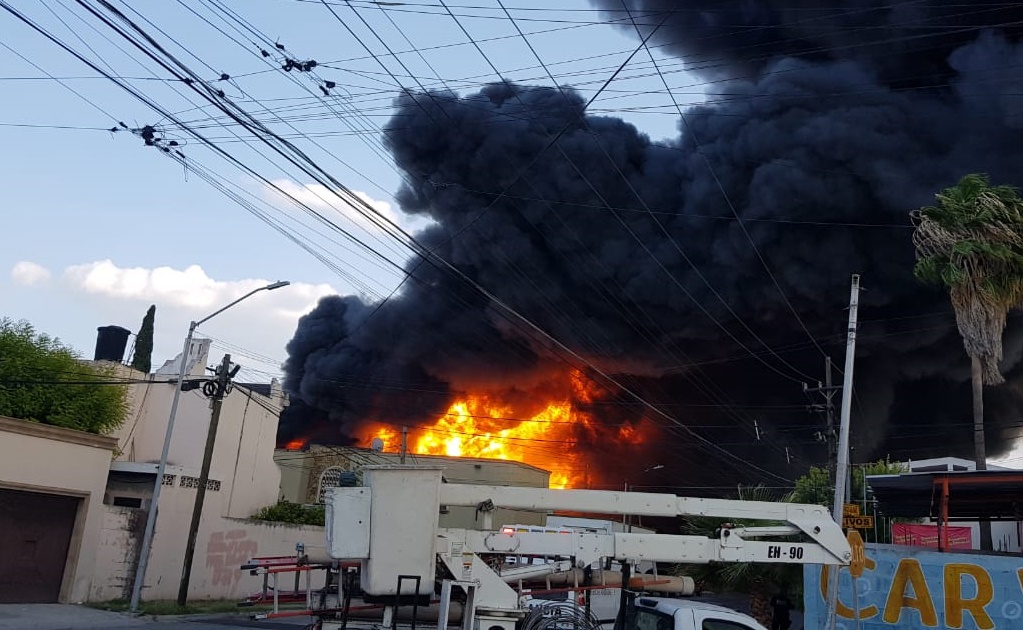 Incendio alarma a vecinos de San Nicolás de los Garza, NL
