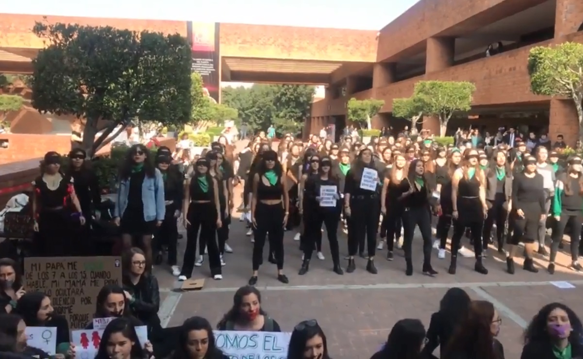 Alumnas de la Ibero e ITAM replican performance "Un violador en tu camino"