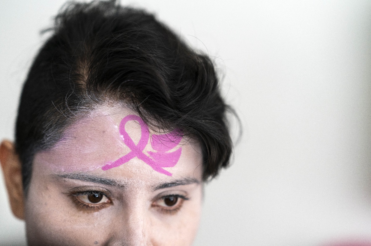Frente al cáncer de mama, la atención psicológica es un proceso fundamental: expertos 