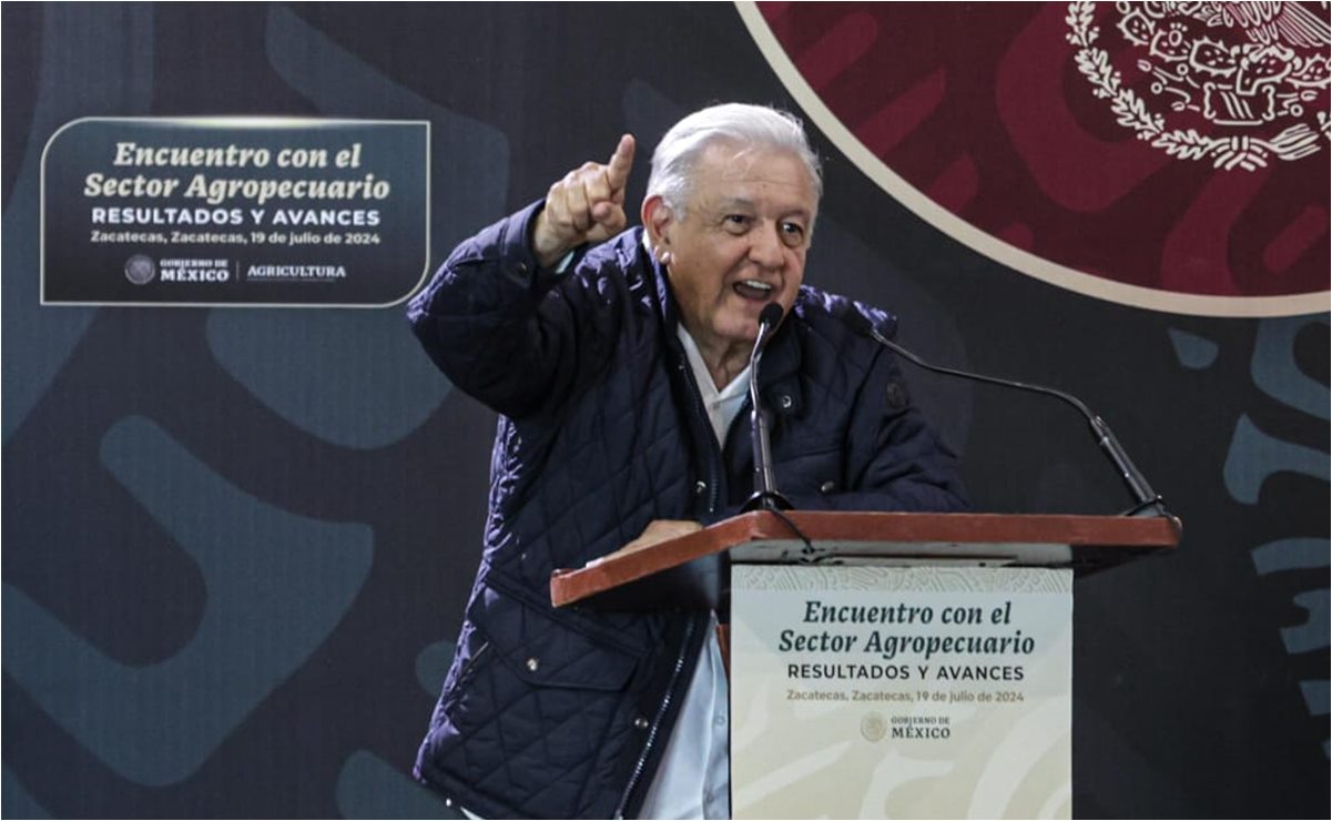 "¡Al carajo! México no quiere más pobreza ni humillación", dice AMLO contra conservadores