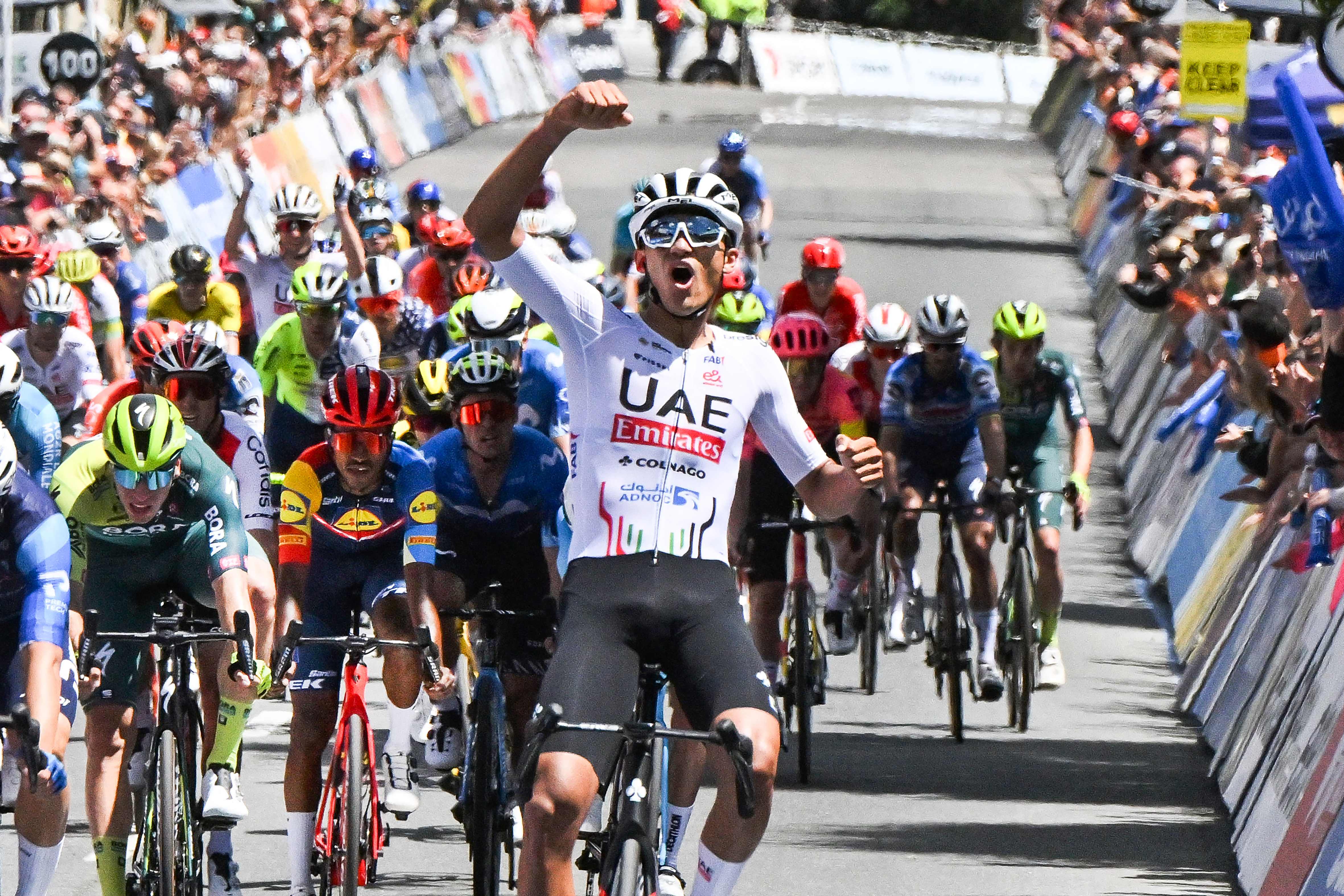 ¡Triunfo épico! El mexicano Isaac del Toro sorprende al ganar su primera etapa en el tour de Australia. VIDEO