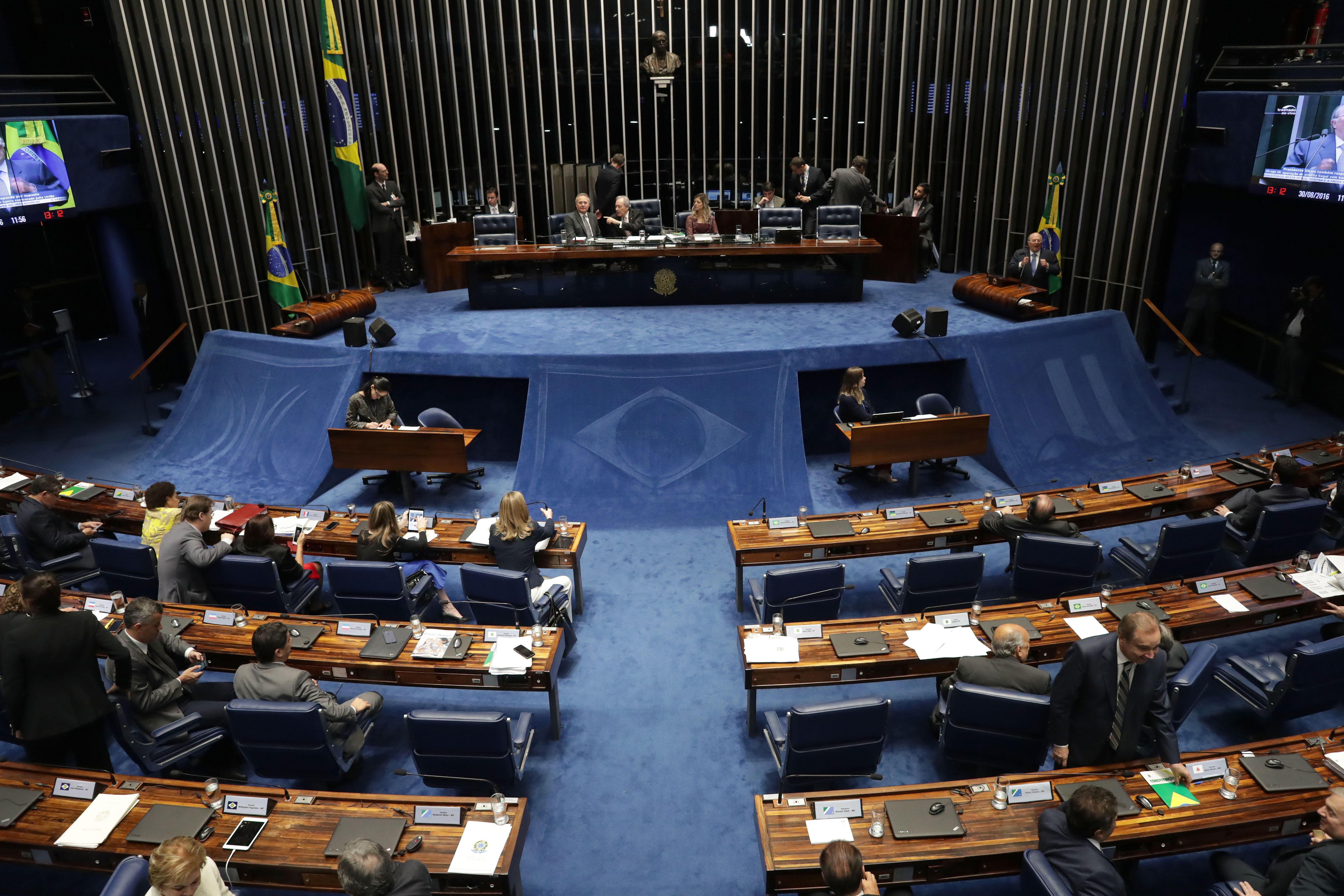 Senado se inclina en último debate por destitución de Dilma Rousseff