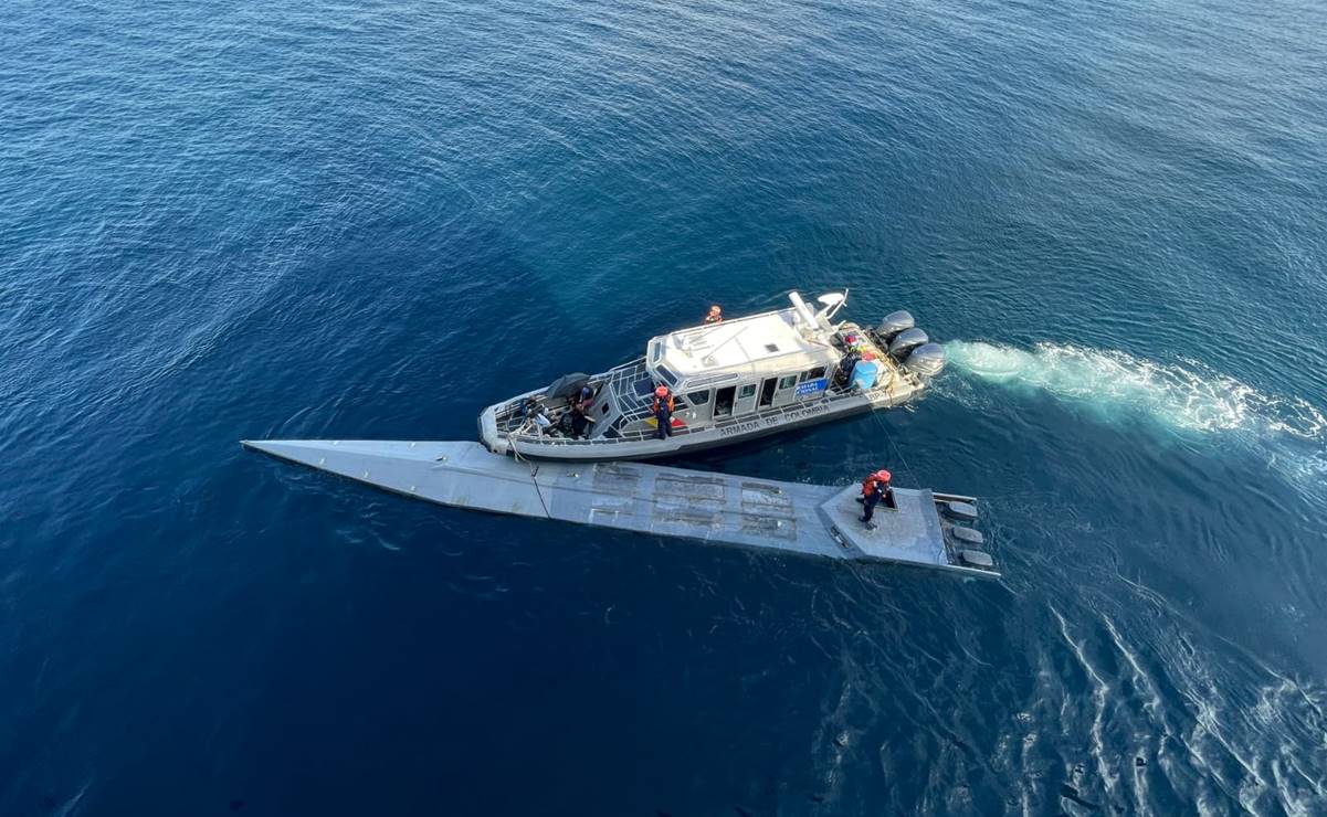 Hallan dos muertos y 2.6 toneladas de cocaína en narcosubmarino en Colombia