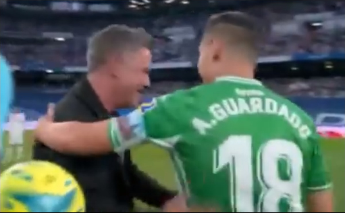 El entrañable saludo entre Andrés Guardado y Alejandro Sanz en el Santiago Bernabéu