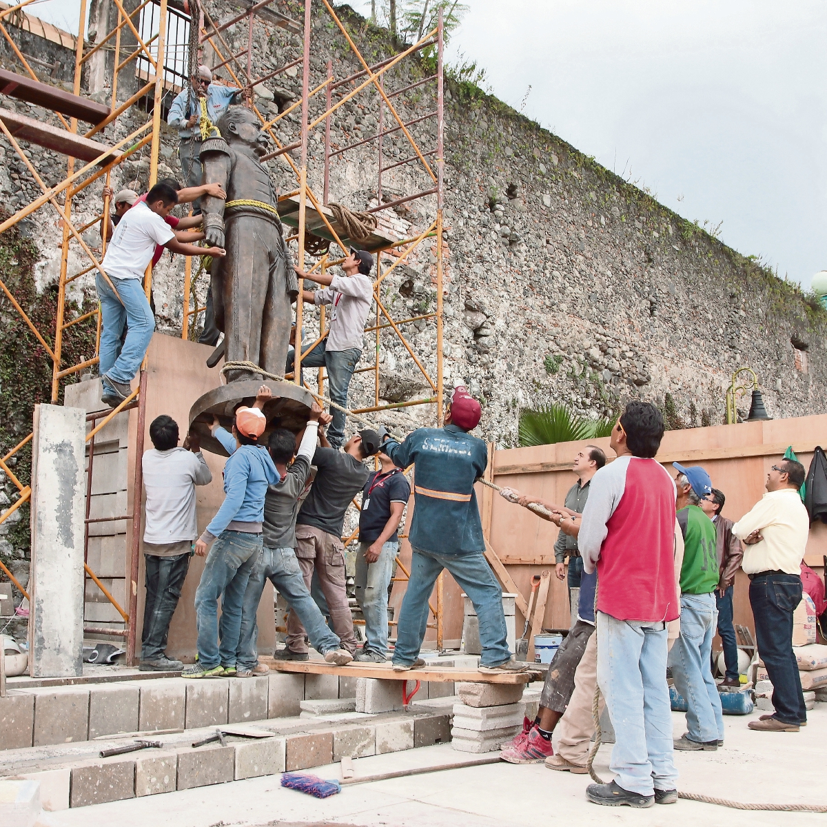 “Primitivo, retirar estatua de Porfirio Díaz” 