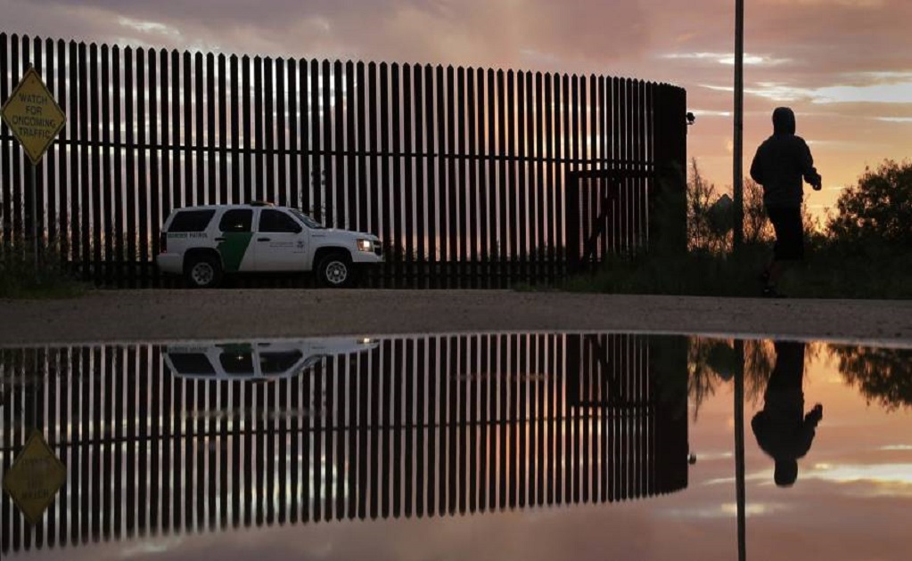U.S. candidates differ on border wall with Mexico 
