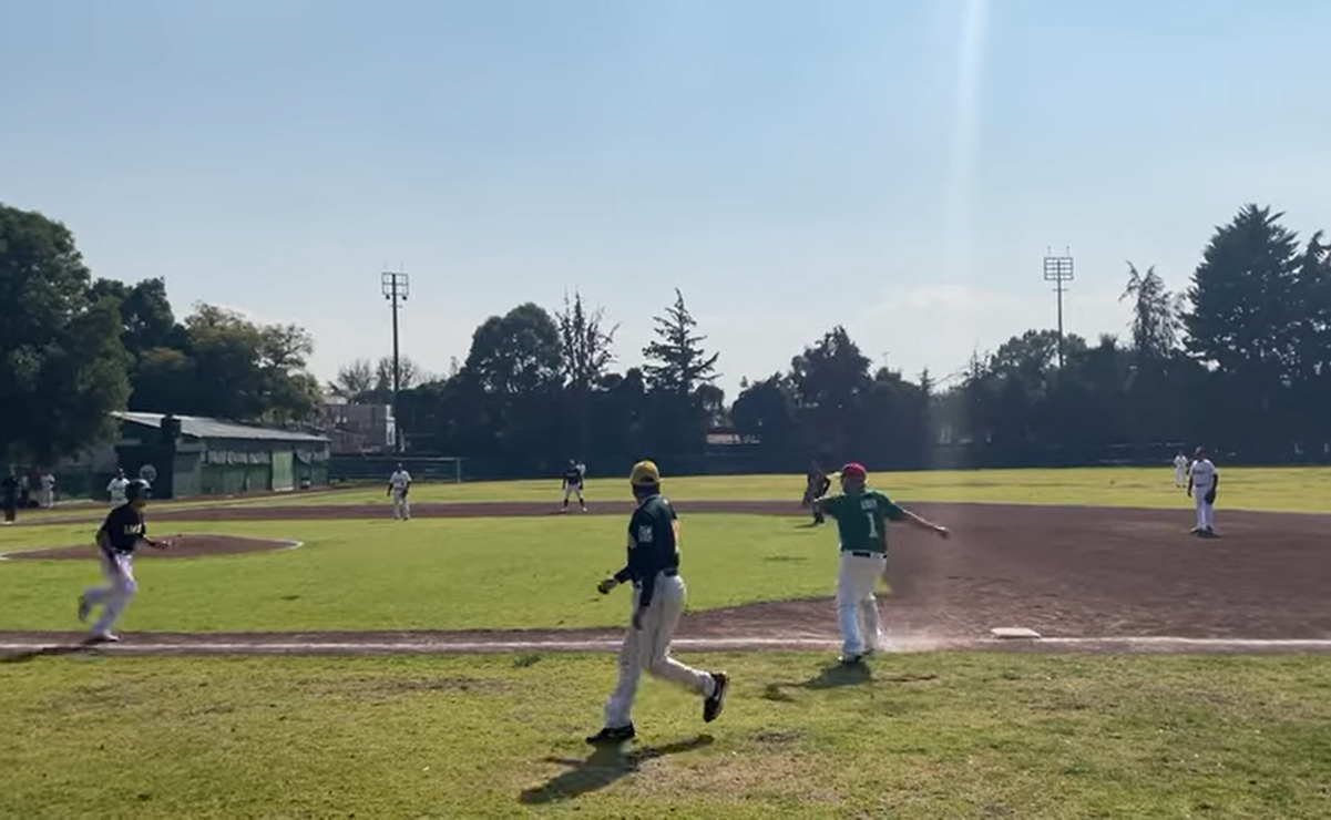 "Todavía macaneo": AMLO presume su primer partido de beisbol del 2023