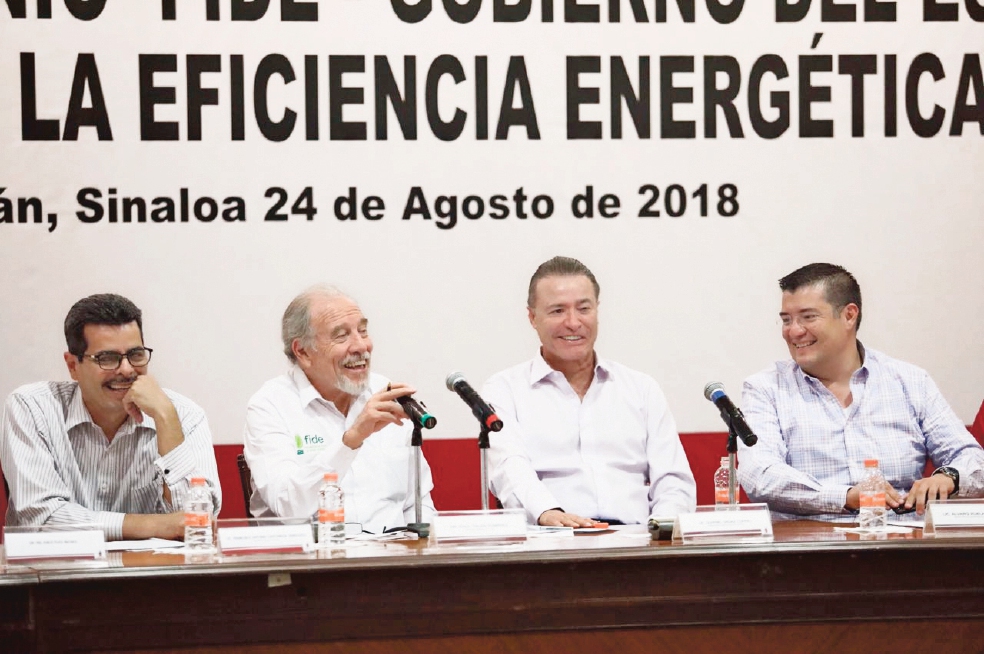 Firma gobernador pacto para ahorro de energía  